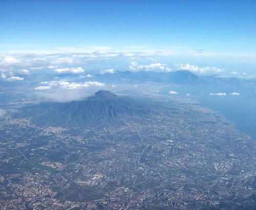 那不勒斯，一座火山旁的古老城市，风光绝美却危机四伏