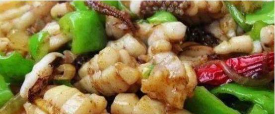 家常菜的一些美味菜肴并不油腻，学会在家制作它们，全家人都胃口大开