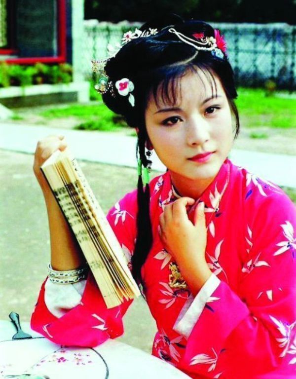 林妹妹#薛宝钗史湘云都有雪白的“酥臂”,贾宝玉看到后为何反应不一样?