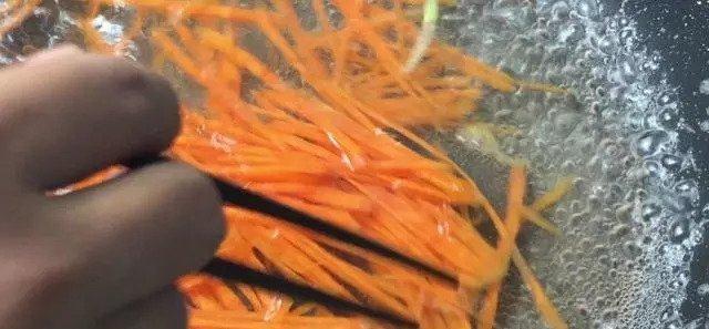 做法|炸酱面正确做法，很多人第一步就错，学会全家早餐不用买