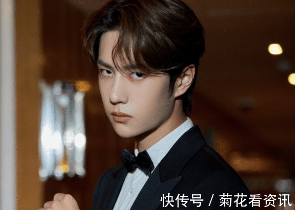 酷guy|被稱為樂華太子的王一博被經(jīng)紀人翻白眼,環(huán)繞四周只有一個燈牌