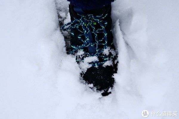 gtx 在北方雪地撒欢儿，你需要一双防水防滑性能好的运动鞋