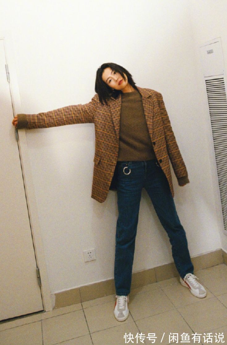中性风|刘雯的开春穿搭真飒!西装配牛仔裤挺清爽,“大油头”却没法模仿