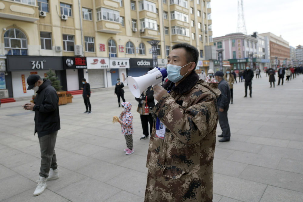 核酸|我在现场·照片背后的故事丨疫情风暴之下，平凡的人聚起光芒！