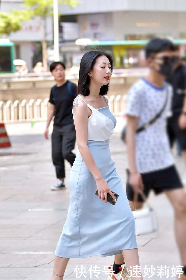 气质美女,时尚有范,裙装也能穿着别致