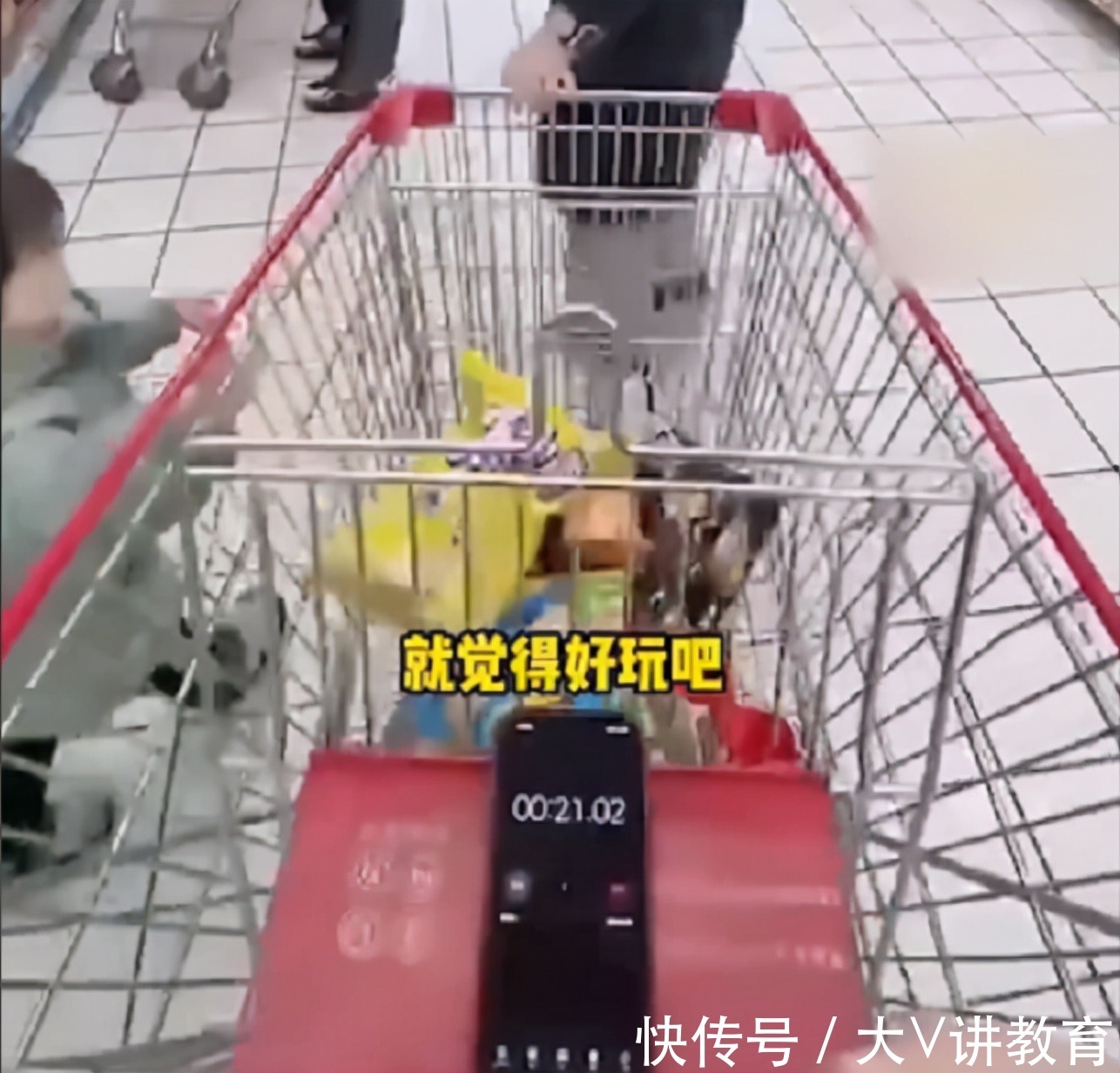 人心情|女儿期末考得好,老爸奖励一分钟疯狂购物,不料结账时心情复杂