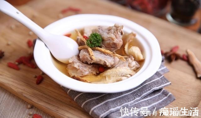 冬天|冬天炖羊肉,切记“3不放”的窍门,羊肉汤汁奶白,膻味小味道鲜