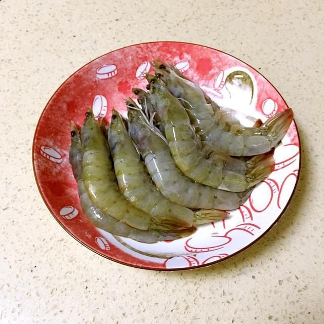  大虾除了煮着吃，还有一道经典做法，春节家宴露一手，全家都爱
