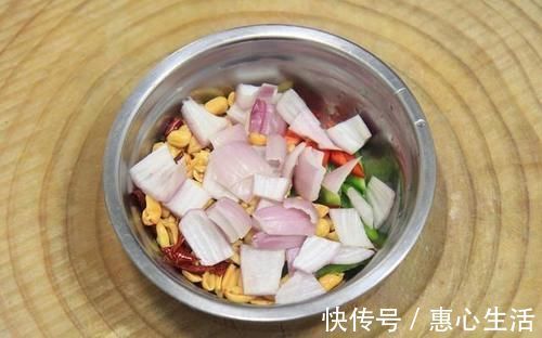 厨师长教你“宫保鸡丁”又嫩又滑技巧,学会了不用出门在家就能做