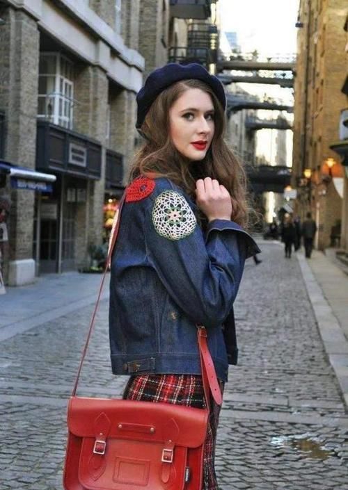 ?丢掉你的双肩包吧！今年流行“剑桥包”，时髦舒适又很能收纳