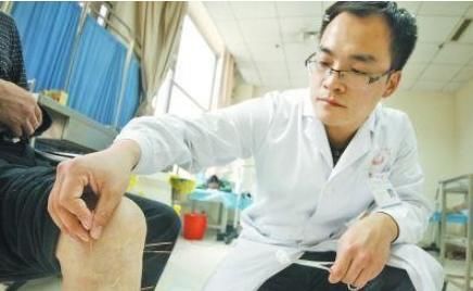 高跟鞋|膝关节疼痛难忍，直接影响正常工作生活，当膝关节损伤时该怎么办