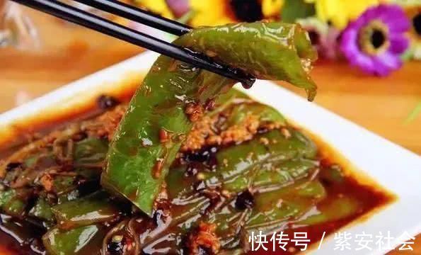 做虎皮青椒,不要直接用油炸多加这一步,个个起虎皮~