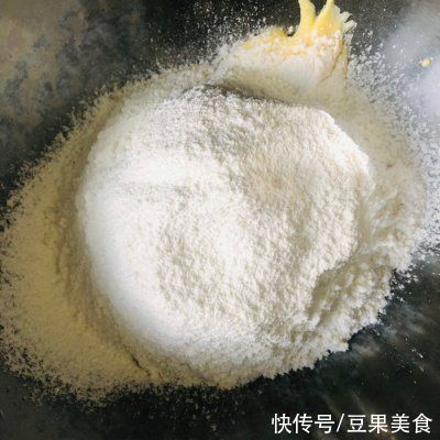 蛋清|简单几步做好一盘清凉解暑绿豆蒸蛋糕,快速搞定一餐饭