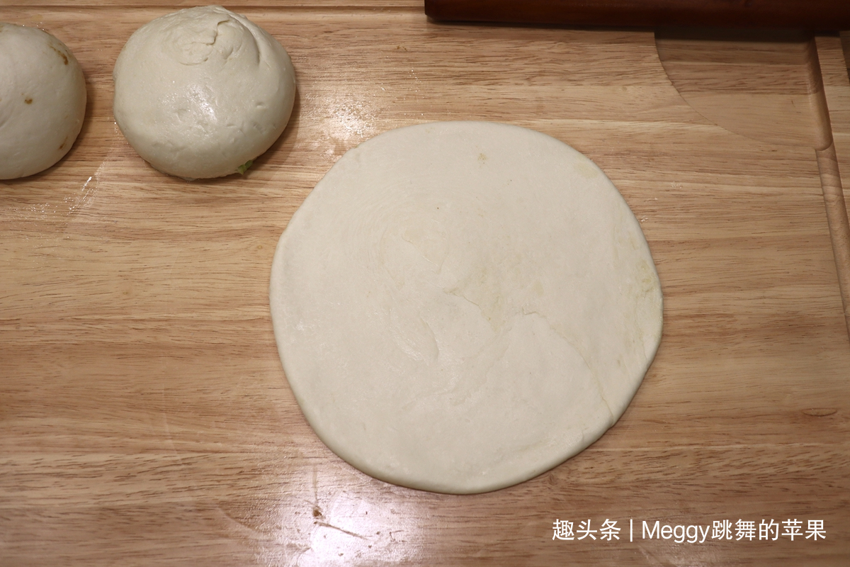 中筋面粉|3种口味的家常饼,外皮酥香柔软多层,切一刀卷一卷就这么简单