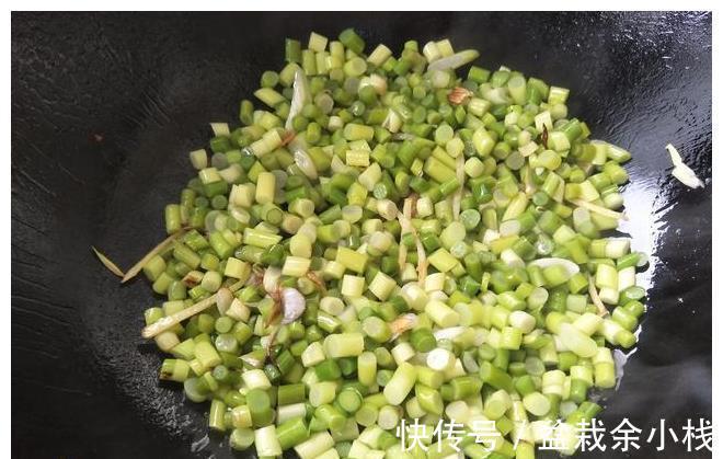 好吃|天越冷,越要多吃素菜,1道好吃的素小炒,家人特别爱吃