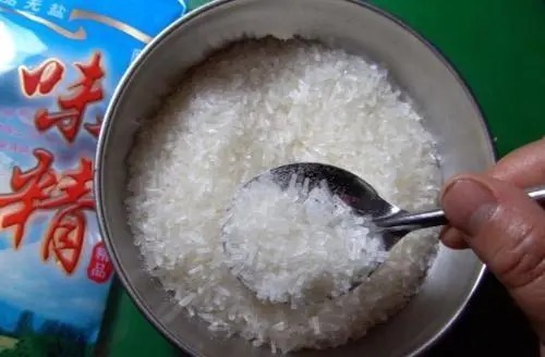 钓友们|秋季在饵料里添加这东西,鱼群疯狂开口,爆护只是时间问题!