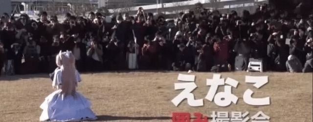 en日本第一的coser有多强?千人围拍却秩序井然,网友:宅男的疯狂!