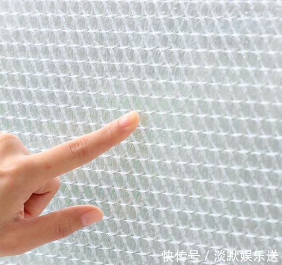 气泡膜|快递盒中的''气泡膜''别扔了,放在卫生间里,实用还省钱,聪明