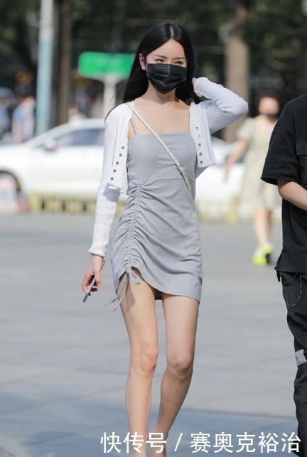而也就使得|街拍:貌美肤白的小姐姐,大长腿十分亮眼,让人心动的感觉
