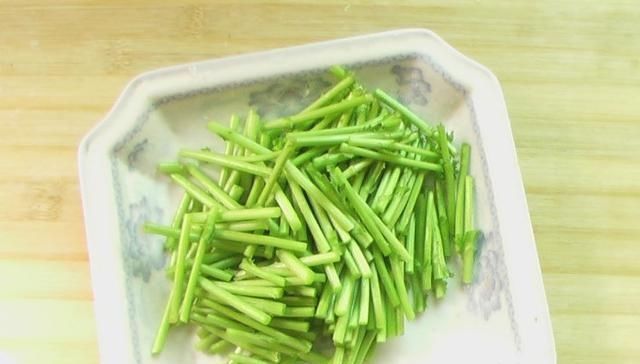 小叶茼蒿|失眠最怕的菜，睡不着觉的人要多吃，帮助睡眠，一觉睡到自然醒