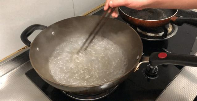 花椒粒|天冷了,红薯粉条这样吃太过瘾了,简单有营养,再也不想炖白菜了