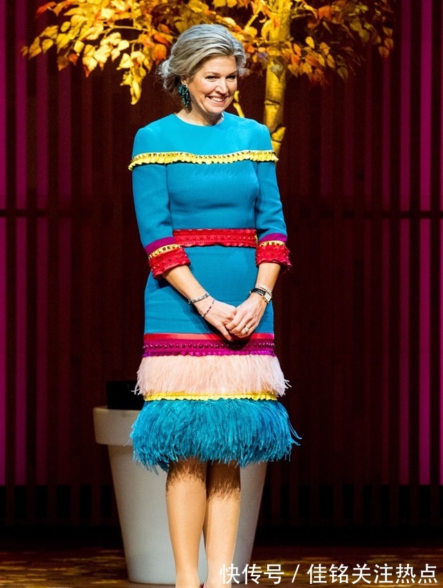 黄色 50岁荷兰王后穿搭用色超大胆,穿遍彩虹色,连英女王也望尘莫及!