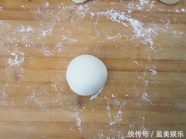 面团|蒸馒头，直接放酵母大错特错，告诉你正确做法，馒头又香又软