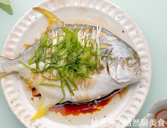 鲜美|清蒸鱼，切记不要放盐，教你1个新做法，鱼肉细嫩鲜美，不老不腥