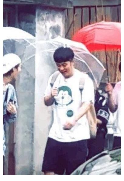 戰上海|鹿晗陳赫不錄跑男卻錄向往的生活，大褲衩保溫杯，隨性小鹿很討喜！