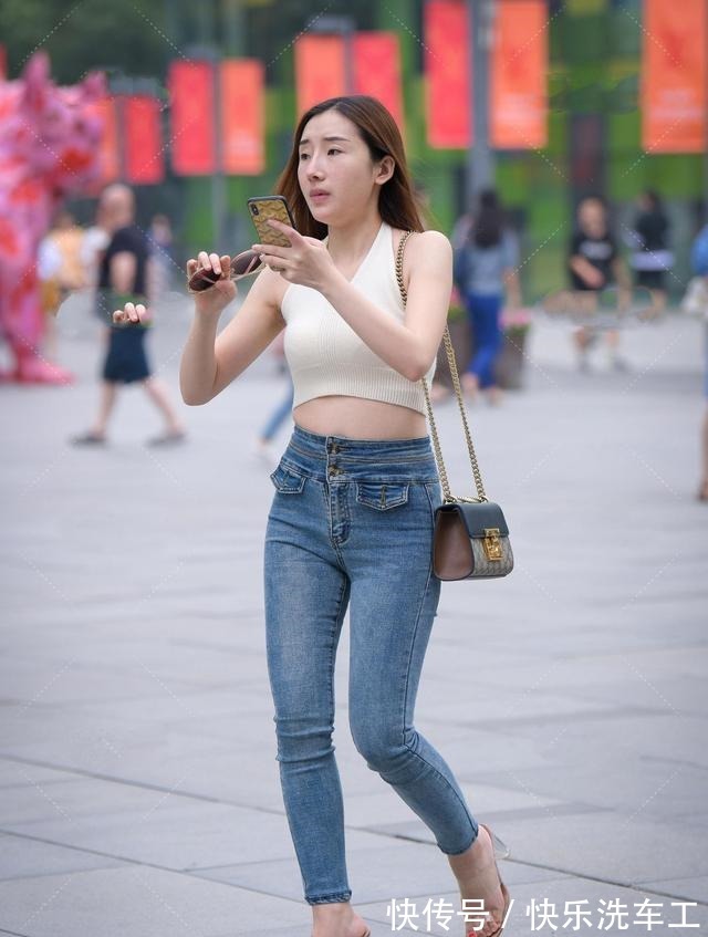 舒适 搭配休闲裤轻松打造女神，增加整体时尚感！
