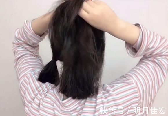 理发店 短发女学生编了款新发型后,效果有点出人预料,网友:比去做头发还强
