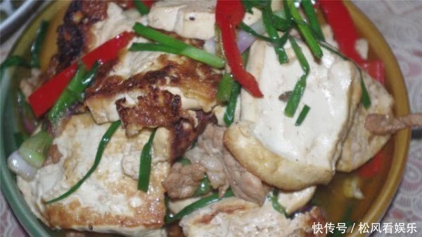 三百花300块钱请我做的生日餐，十三菜一汤，大家看看值不值