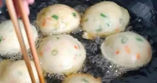 教你一个葱花小油饼的做法,不煎不蒸,天天吃不腻,特好吃