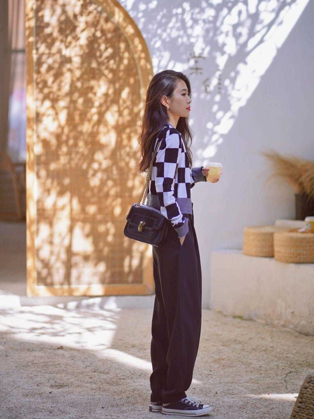 时髦精 时髦精们集合了!今年大火的棋盘格单品我给大家整理了,千万码住