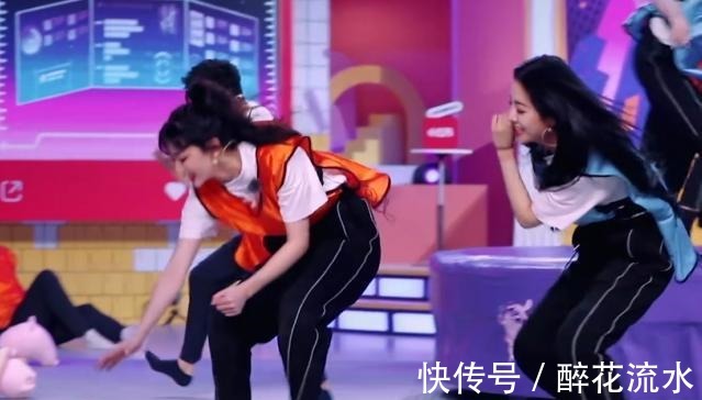 导演|秦霄贤节目压倒赵小棠，谁看到他脚蹬的地方导演想遮都来不及