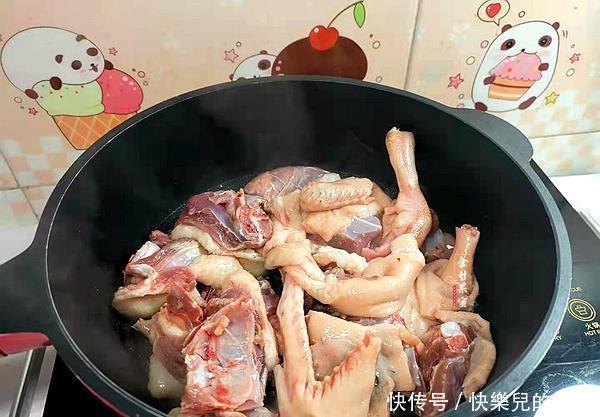 我们家常做的家常菜肴,简单炖一炖上桌,鲜而不腻每次光盘