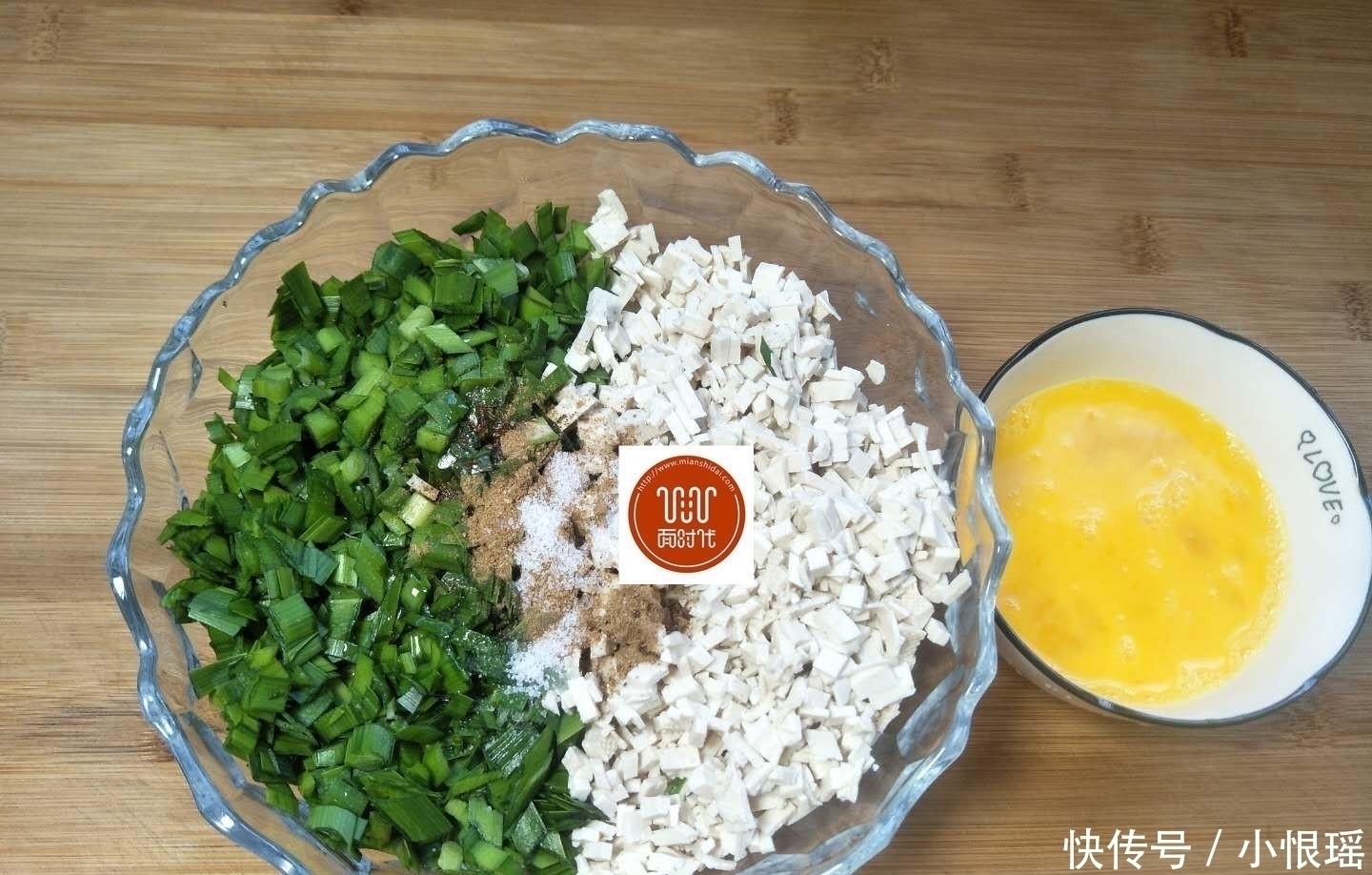 满嘴香|它比饺子简单省事,不擀面,不揉面,手不沾面,做法简单快速!