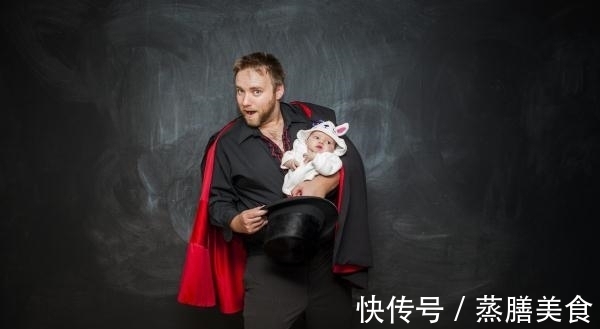 |搞笑父母拍了一组照片告知小孩:你们都是怎么来的!