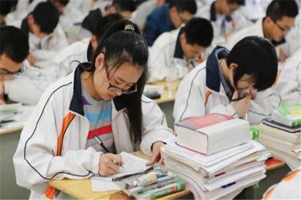 优秀|小学升入初中，学生取得优秀的学习成绩，过渡阶段要抓好细节