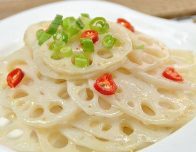 莲藕为啥易变黑如何防止发黑大厨教你一招,洁白爽脆,更入味