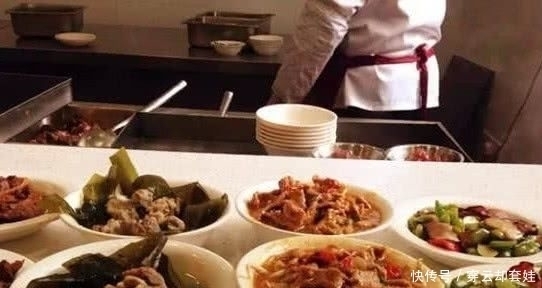 网上购物|看了马云的食堂，刘强东的食堂后，再看王健林的食堂，差距太大了