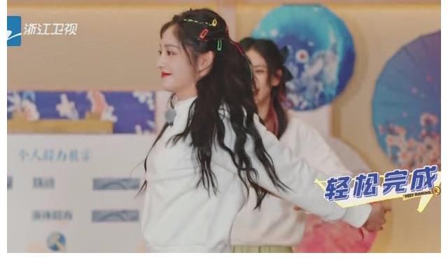 小八|《奔跑吧》再玩猥琐游戏，镜头对着嘉宾的臀部，2位嘉宾逃过一劫