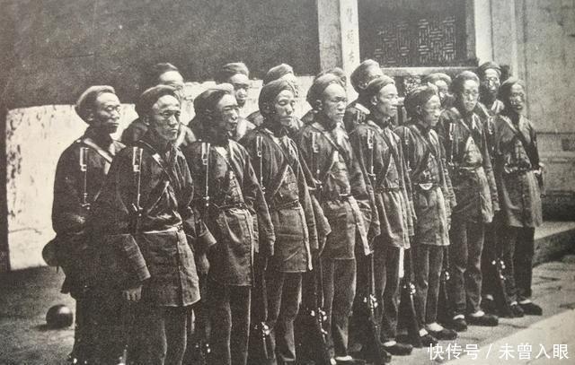 拉弓|别再被电视剧骗了，这才是真实的清军照片，图六拉弓是要射雕吗！