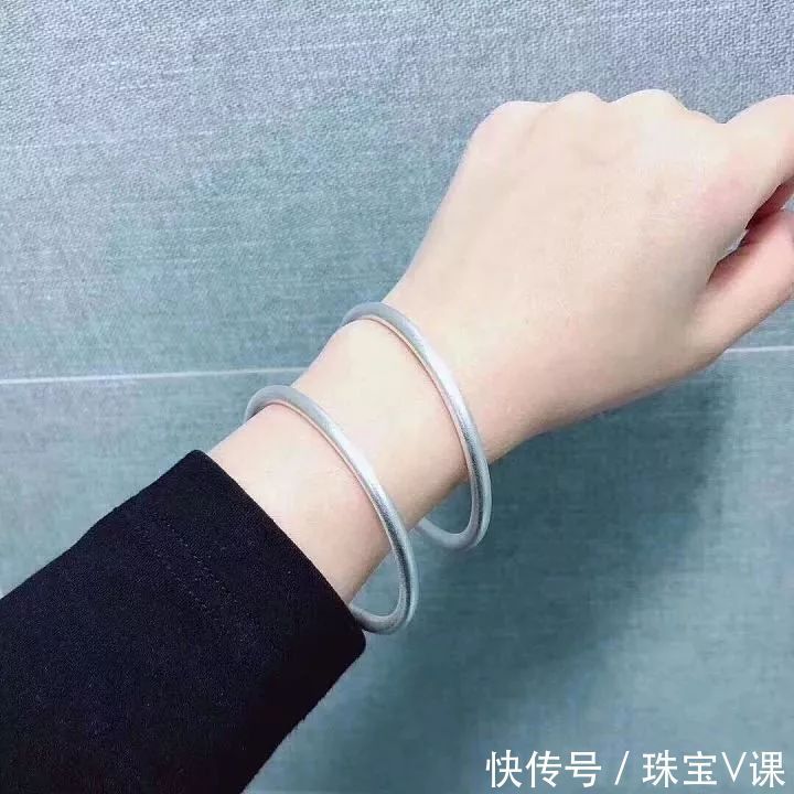 说女人戴了硬银会出事?今天告诉你真相