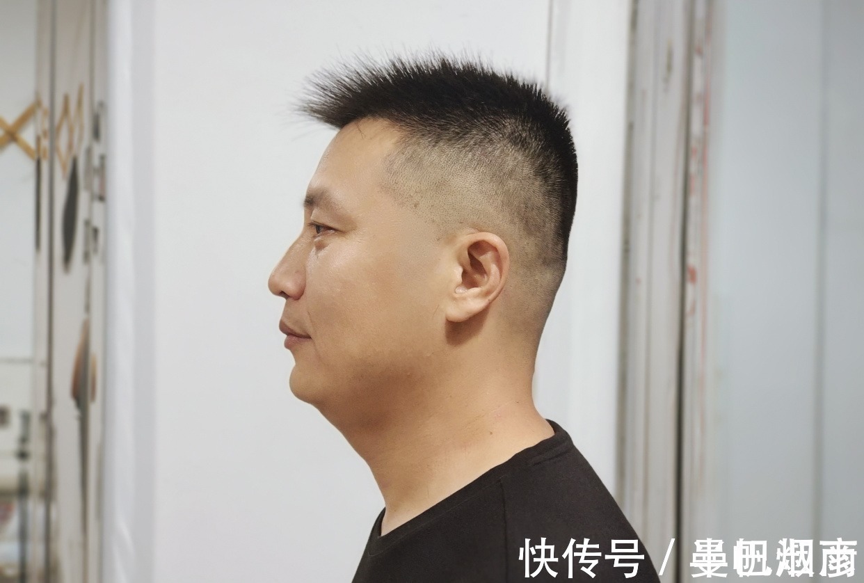 发型 男士发型不知怎么剪？试试这几款，让你帅到颜值翻倍