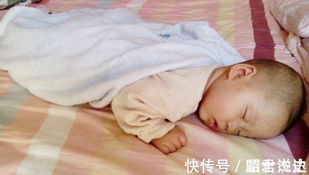 宝宝|孩子睡觉时有3个现象,说明辅食添加过度,脾胃出现问题了