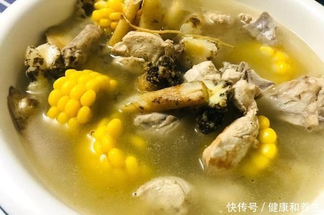 天冷了,炖鸡汤加一鲜品,味香味浓,甘甜滋补,手脚暖和不冰冷