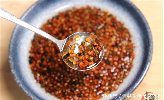 大厨|花椒油不要马上下锅炸,大厨教你一招,又香又麻,比卖的还好吃