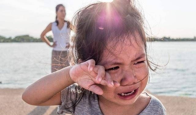 妈妈|孩子被揍后如果有这种表现,那就是在“求救”了,父母抓紧停手