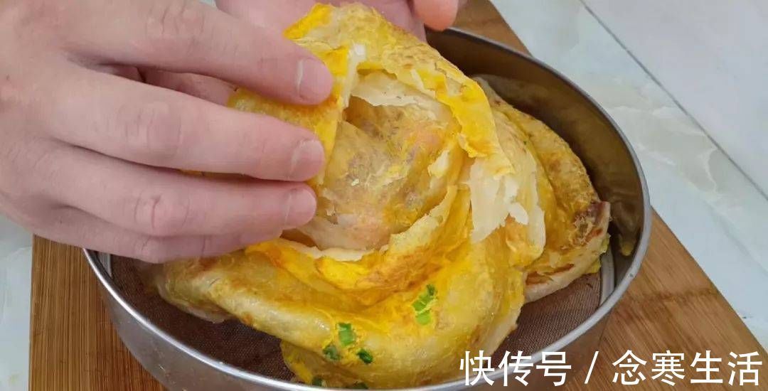 吃早餐蛋糕的新方法,淋上蛋液,比手抓蛋糕简单,比鸡蛋灌饼好